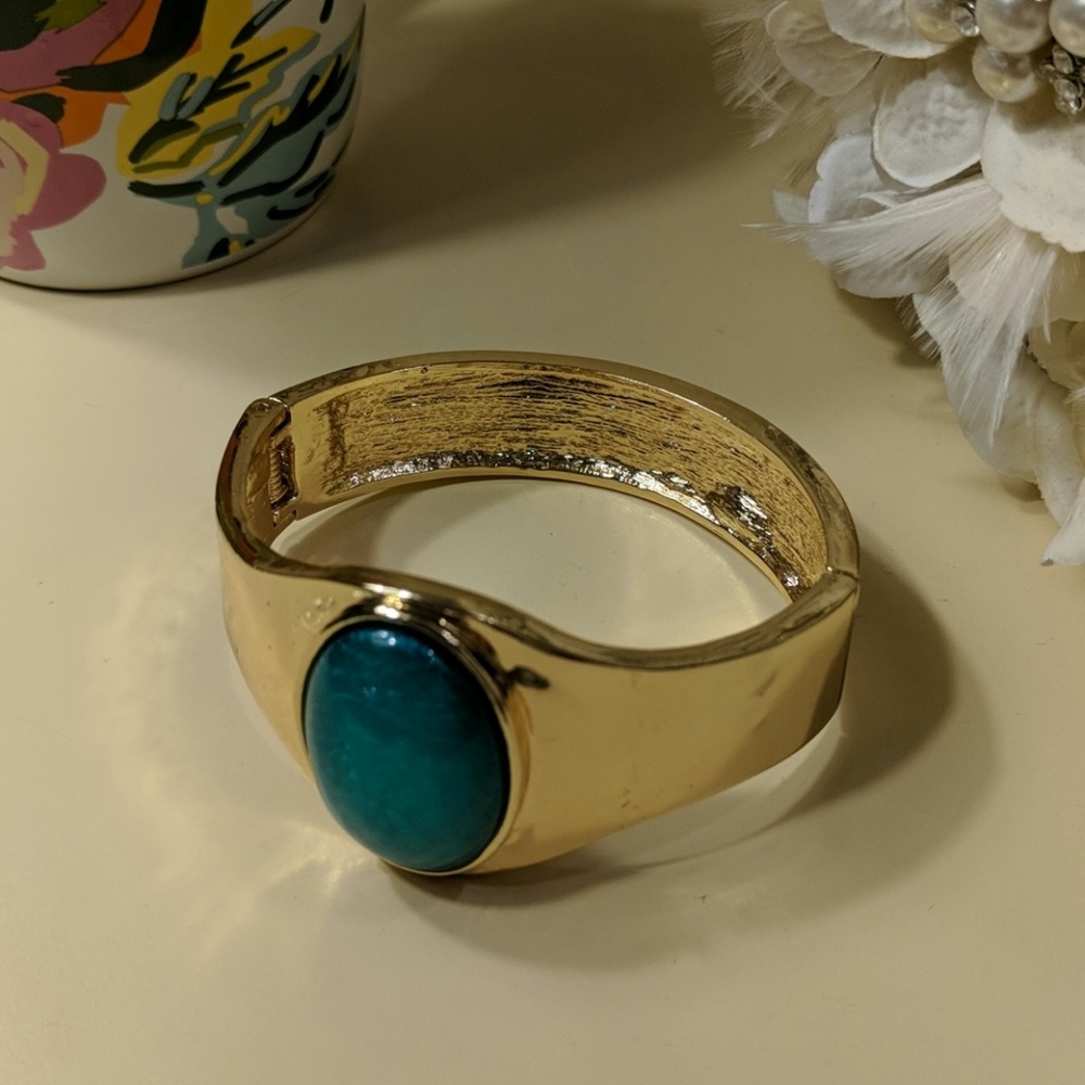 💙 NWOT Gold & Turquoise Bangle Bracelet